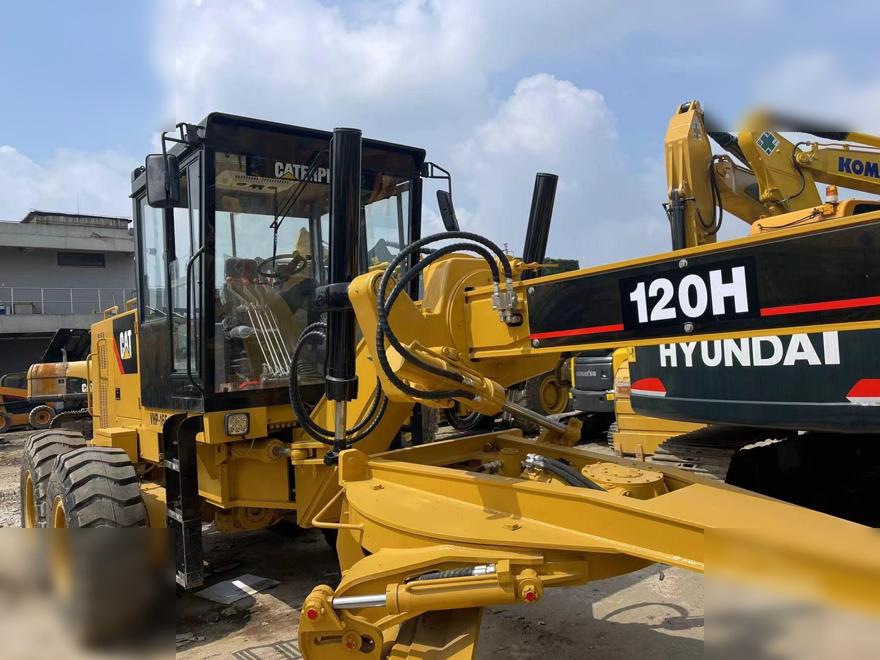 CATERPILLAR 120H - Grader: picture 4 CATERPILLAR 120H - Grader: picture 4