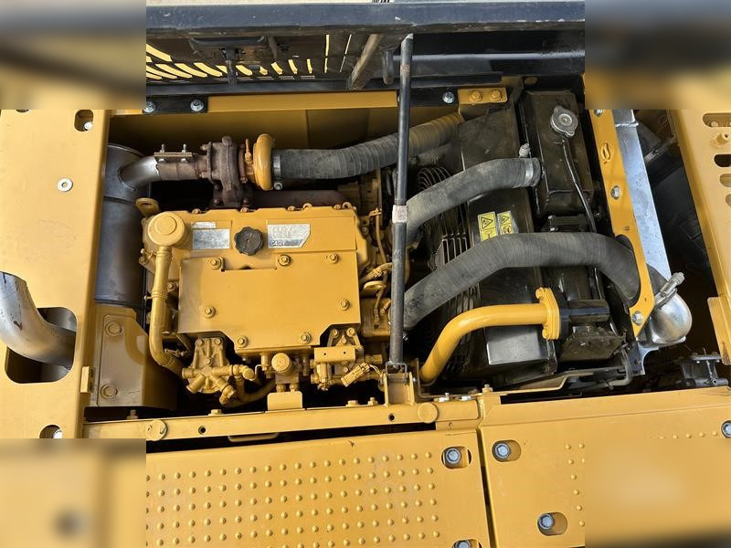 Crawler excavator CATERPILLAR 313D2: picture 8