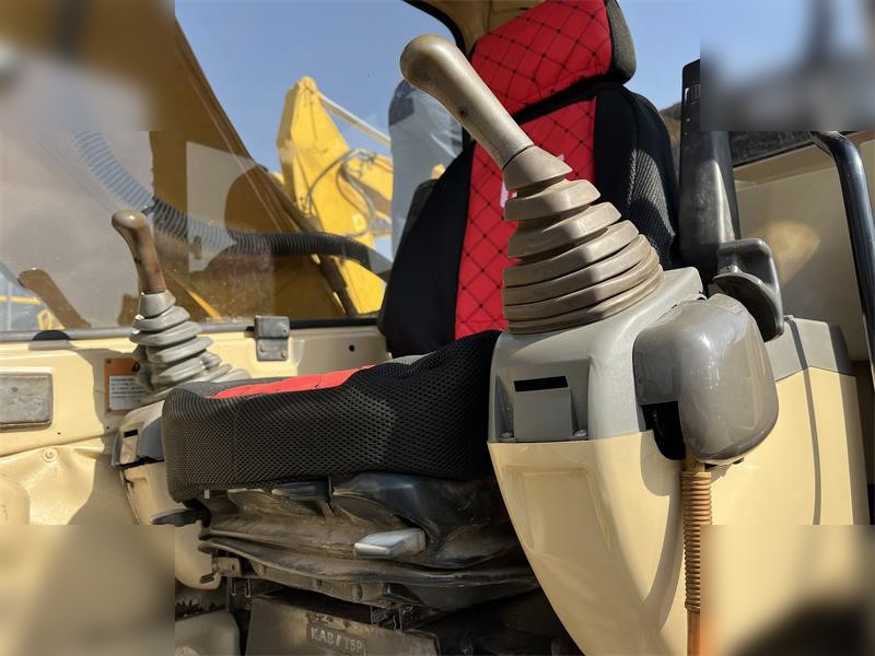 CATERPILLAR 320BL - Crawler excavator: picture 4 CATERPILLAR 320BL - Crawler excavator: picture 4