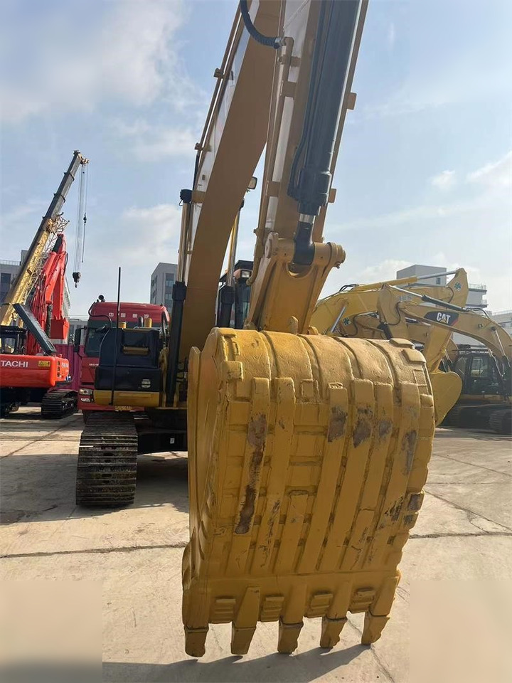 Crawler excavator CATERPILLAR 320D: picture 9