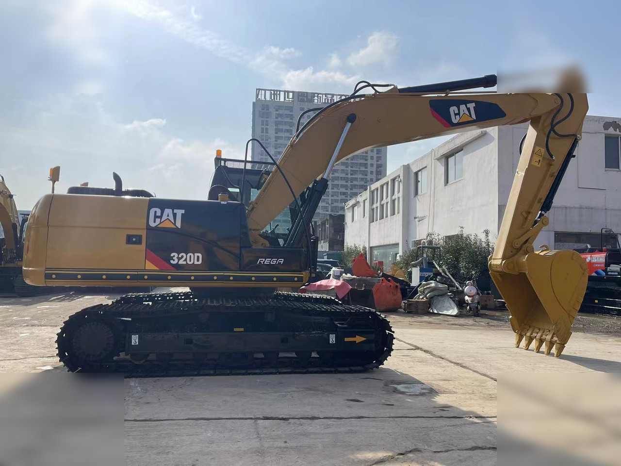CATERPILLAR 320D - Crawler excavator: picture 2 CATERPILLAR 320D - Crawler excavator: picture 2