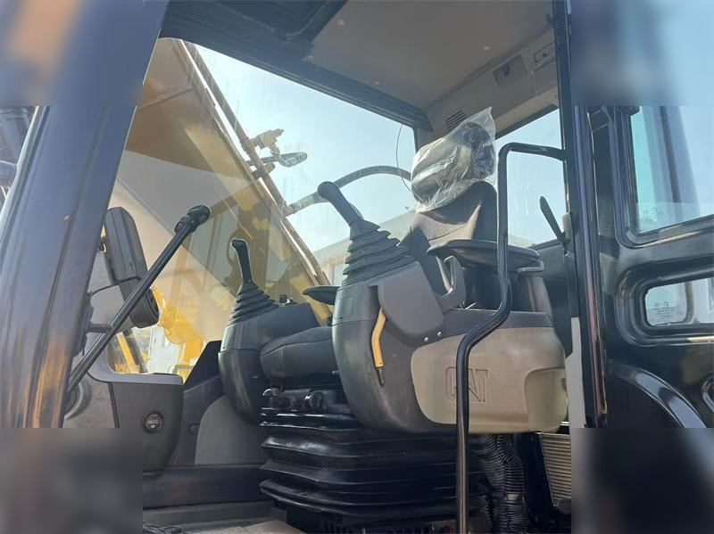 Crawler excavator CATERPILLAR 320DL: picture 8