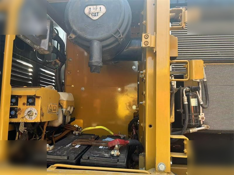 Crawler excavator CATERPILLAR 320DL: picture 6