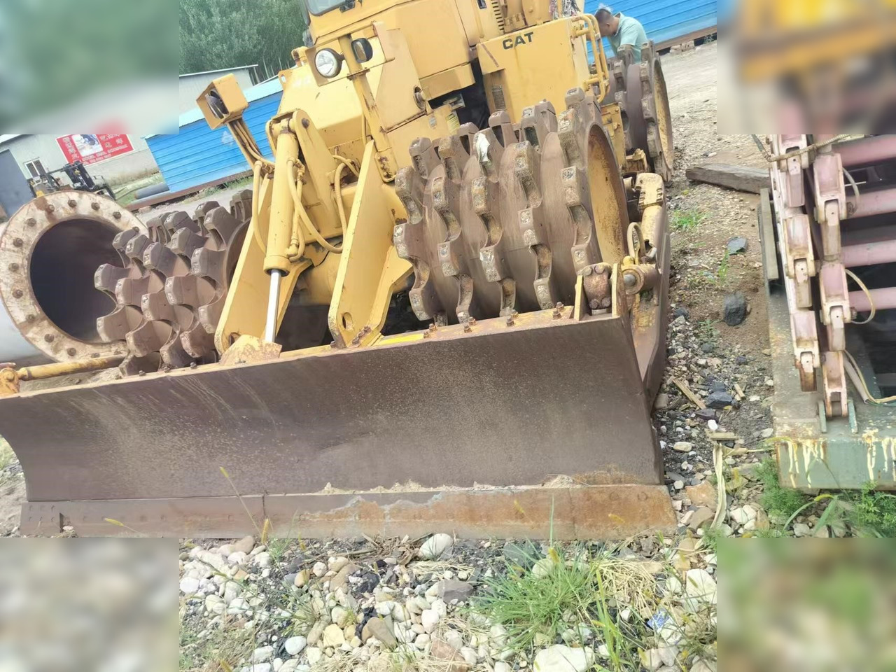 Road roller CATERPILLAR 815B: picture 7