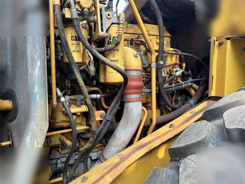 Crawler loader CATERPILLAR 973C: picture 9
