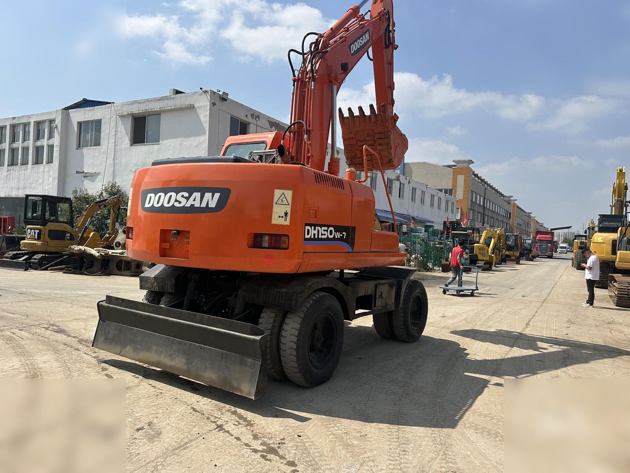 DOOSAN DH150W-7 - Wheel excavator: picture 3 DOOSAN DH150W-7 - Wheel excavator: picture 3