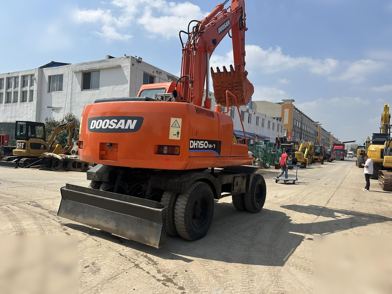 DOOSAN DH150W-7 - Wheel excavator: picture 3 DOOSAN DH150W-7 - Wheel excavator: picture 3
