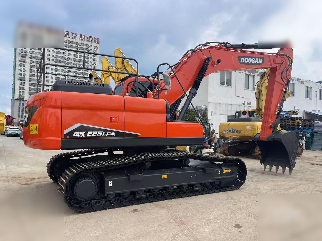 DOOSAN DX225 LC - Crawler excavator: picture 2 DOOSAN DX225 LC - Crawler excavator: picture 2