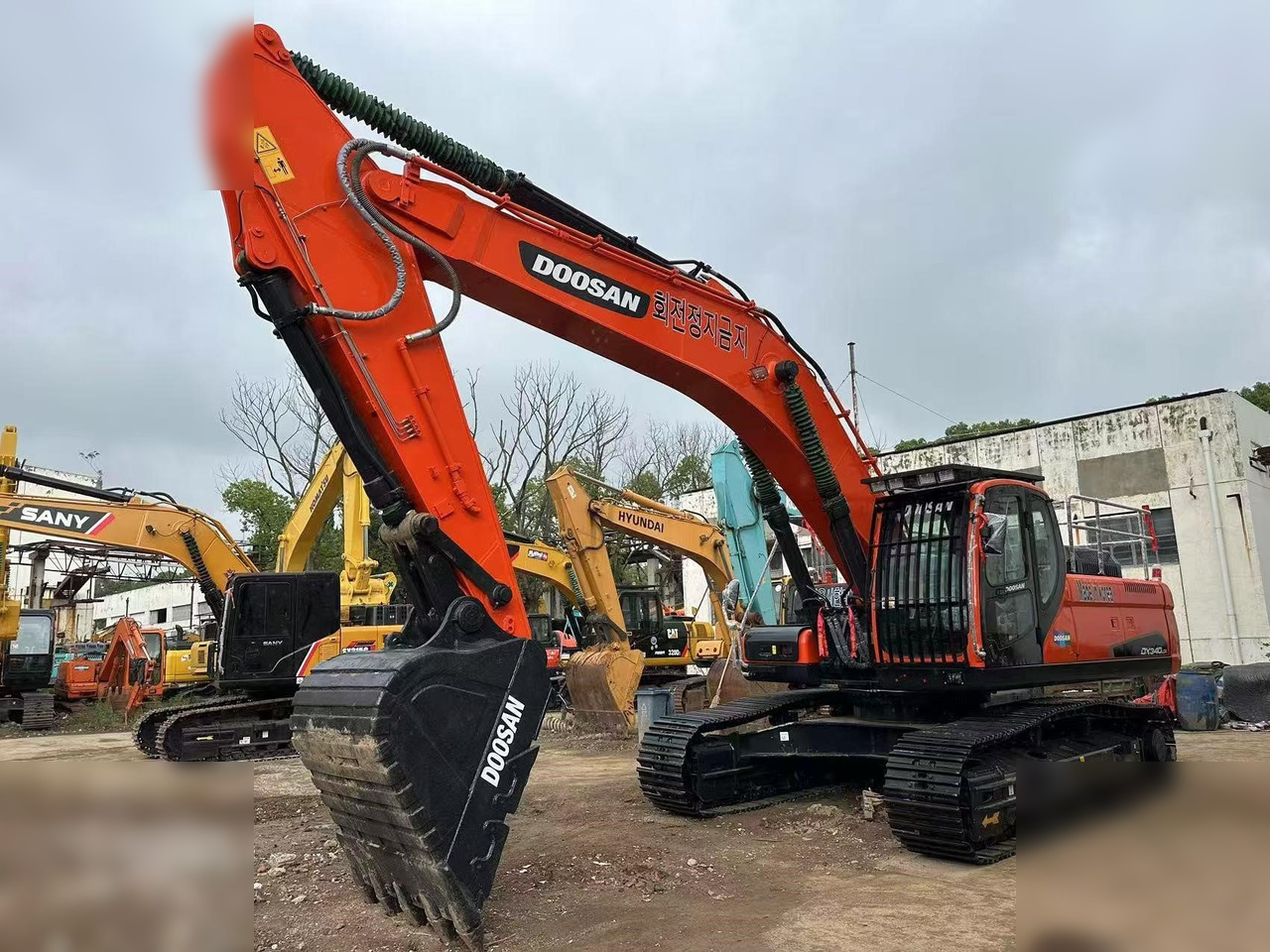 DOOSAN DX340 LC - Crawler excavator: picture 1 DOOSAN DX340 LC - Crawler excavator: picture 1