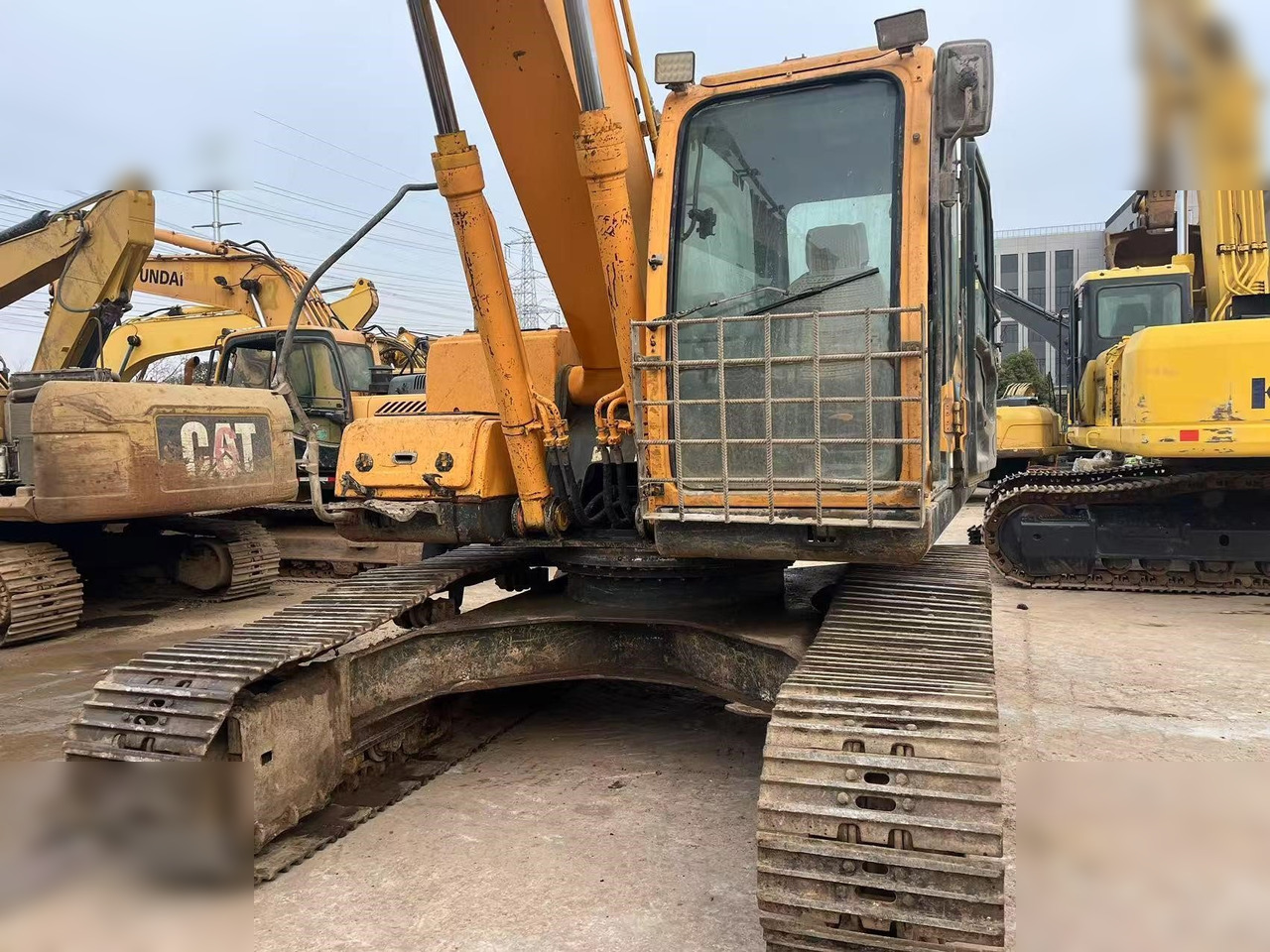 HYUNDAI ROBEX 220 LC-9S - Crawler excavator: picture 3 HYUNDAI ROBEX 220 LC-9S - Crawler excavator: picture 3