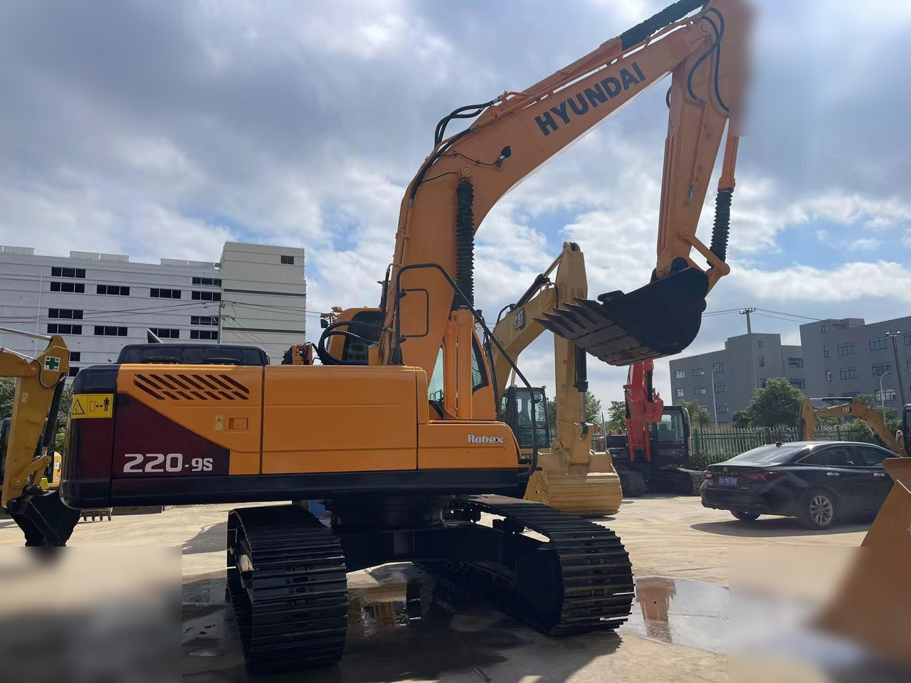 HYUNDAI ROBEX 220 LC-9S - Crawler excavator: picture 2 HYUNDAI ROBEX 220 LC-9S - Crawler excavator: picture 2