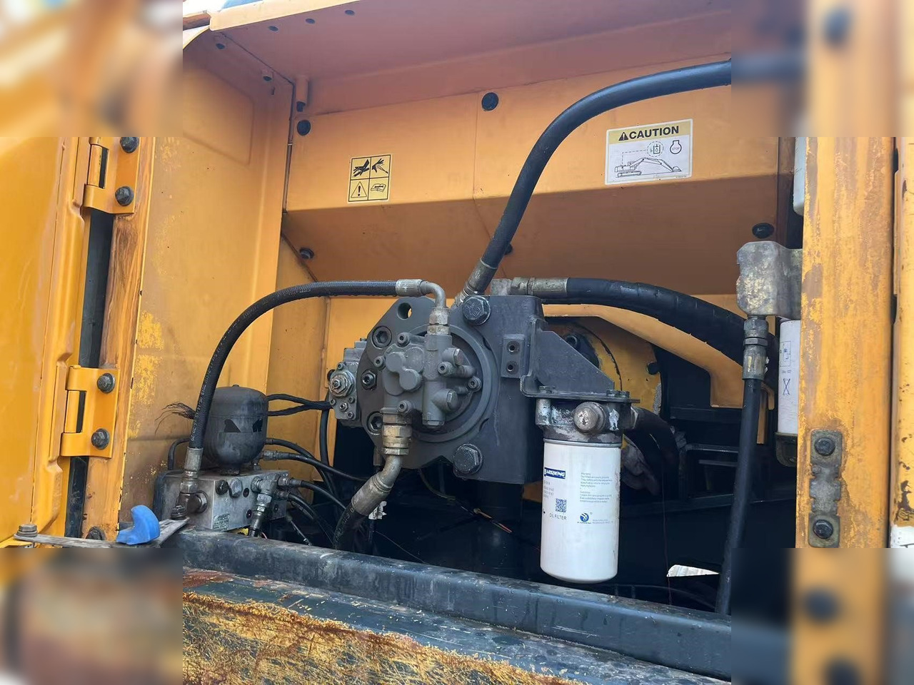 HYUNDAI ROBEX 220 LC-9S - Crawler excavator: picture 5 HYUNDAI ROBEX 220 LC-9S - Crawler excavator: picture 5