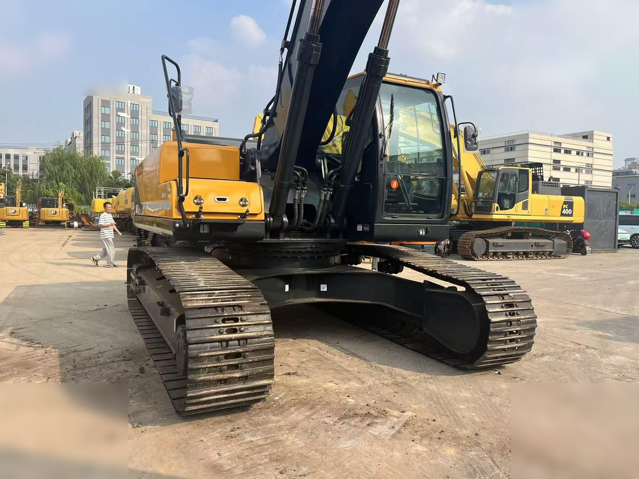 HYUNDAI ROBEX 300 LR-9 - Crawler excavator: picture 3 HYUNDAI ROBEX 300 LR-9 - Crawler excavator: picture 3