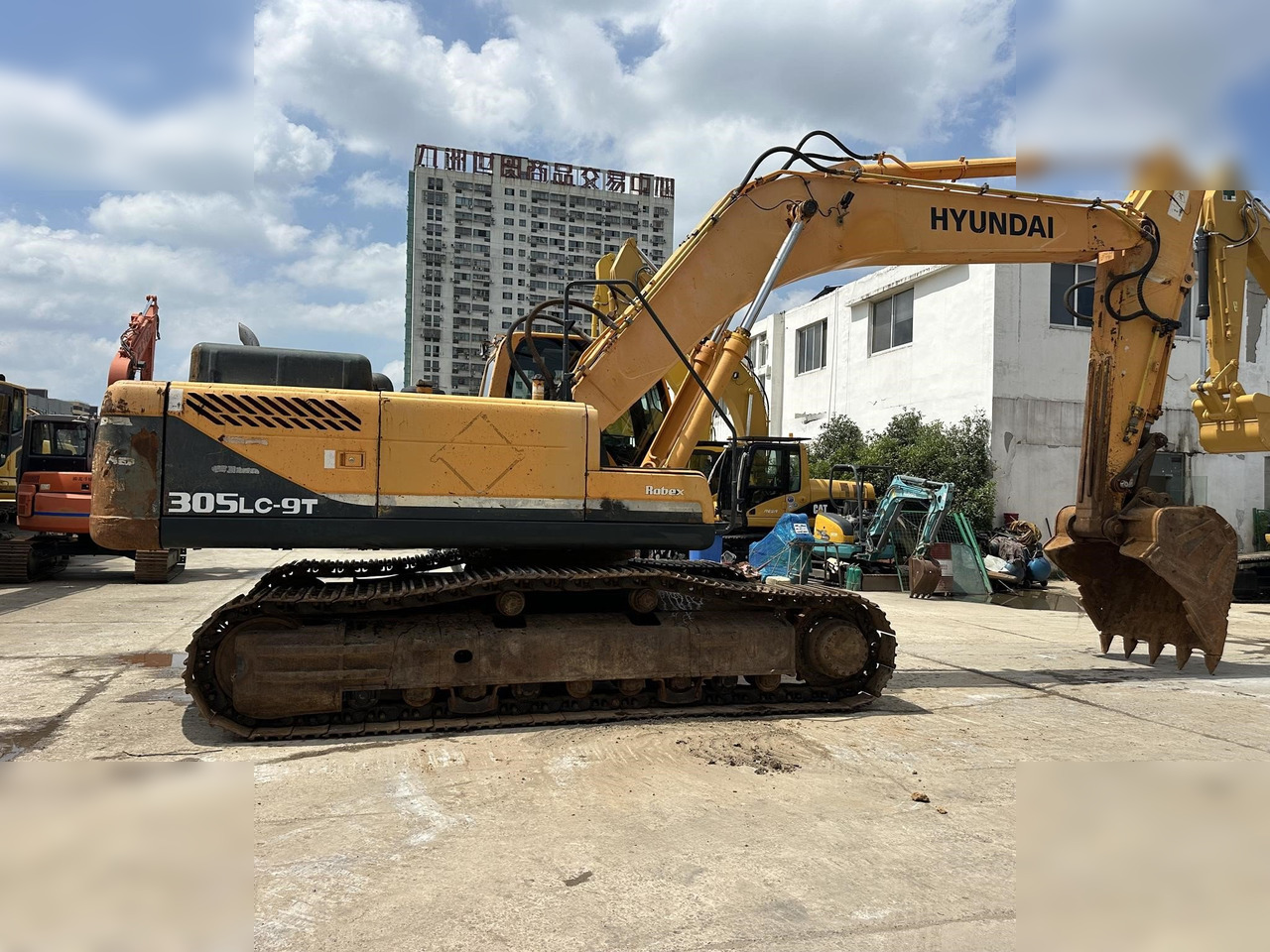 HYUNDAI ROBEX 305 LC-9T - Crawler excavator: picture 1 HYUNDAI ROBEX 305 LC-9T - Crawler excavator: picture 1