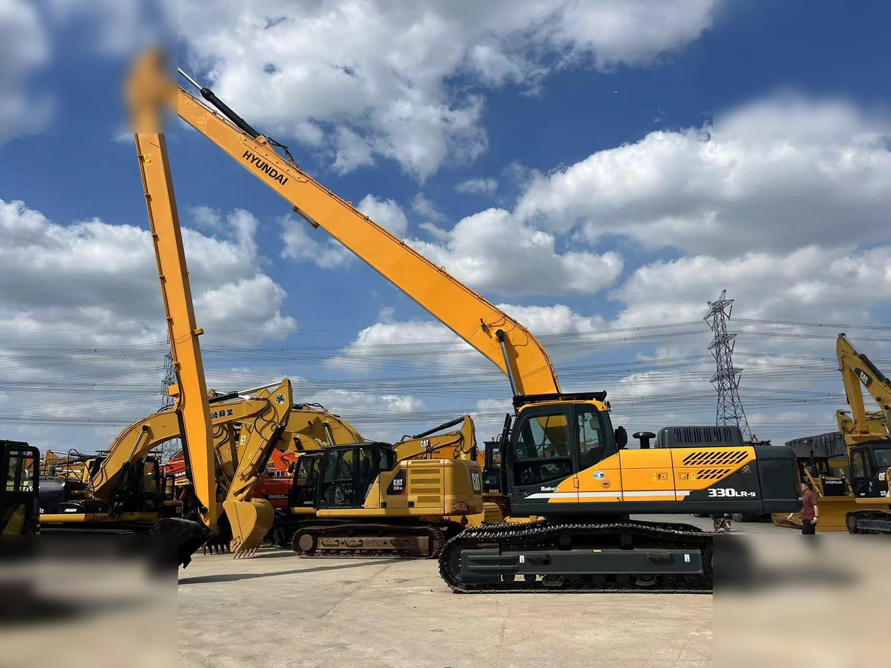 HYUNDAI ROBEX 330 LC-9S - Demolition excavator: picture 1 HYUNDAI ROBEX 330 LC-9S - Demolition excavator: picture 1