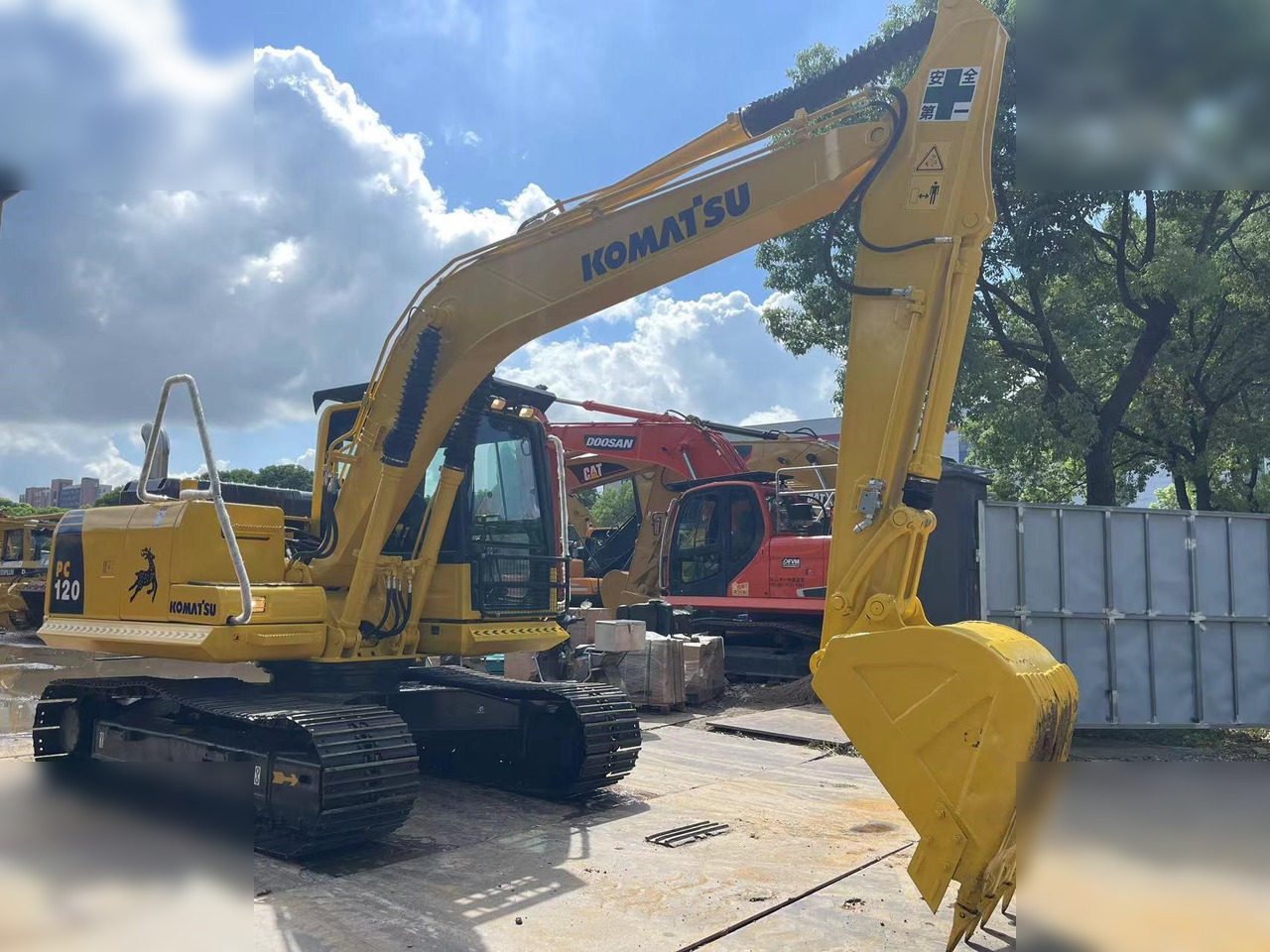 KOMATSU PC120-8 - Crawler excavator: picture 2 KOMATSU PC120-8 - Crawler excavator: picture 2