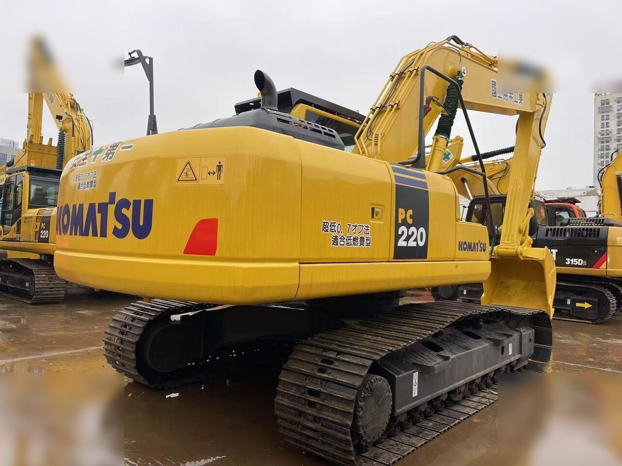 KOMATSU PC200-8 - Crawler excavator: picture 2 KOMATSU PC200-8 - Crawler excavator: picture 2