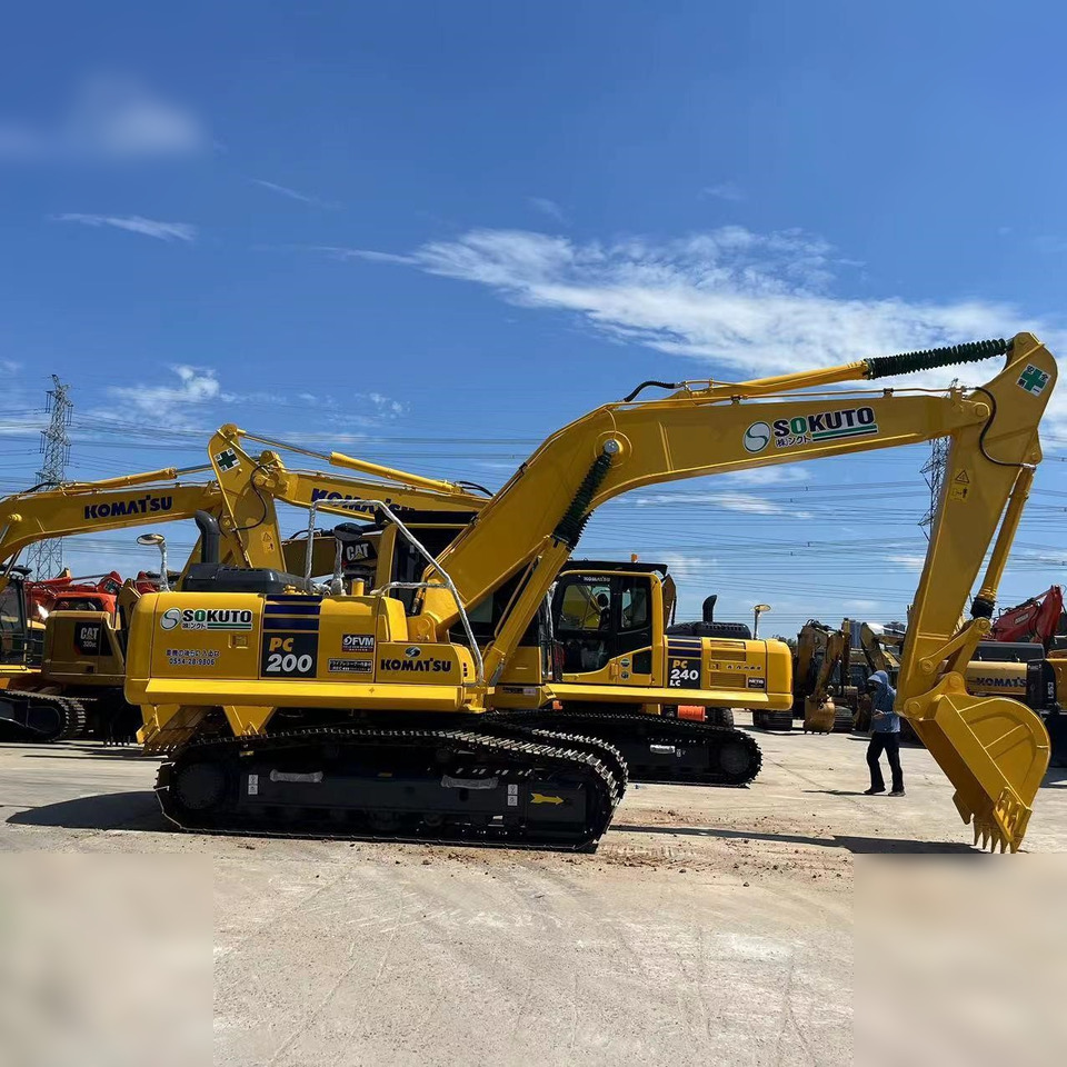 KOMATSU PC200-8 - Crawler excavator: picture 2 KOMATSU PC200-8 - Crawler excavator: picture 2
