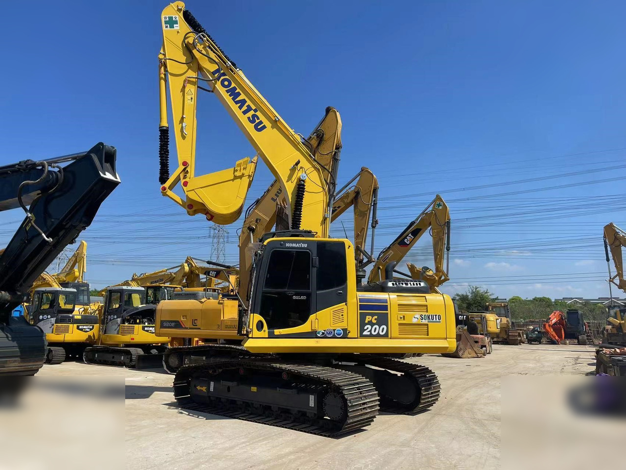 KOMATSU PC200-8 - Crawler excavator: picture 2 KOMATSU PC200-8 - Crawler excavator: picture 2