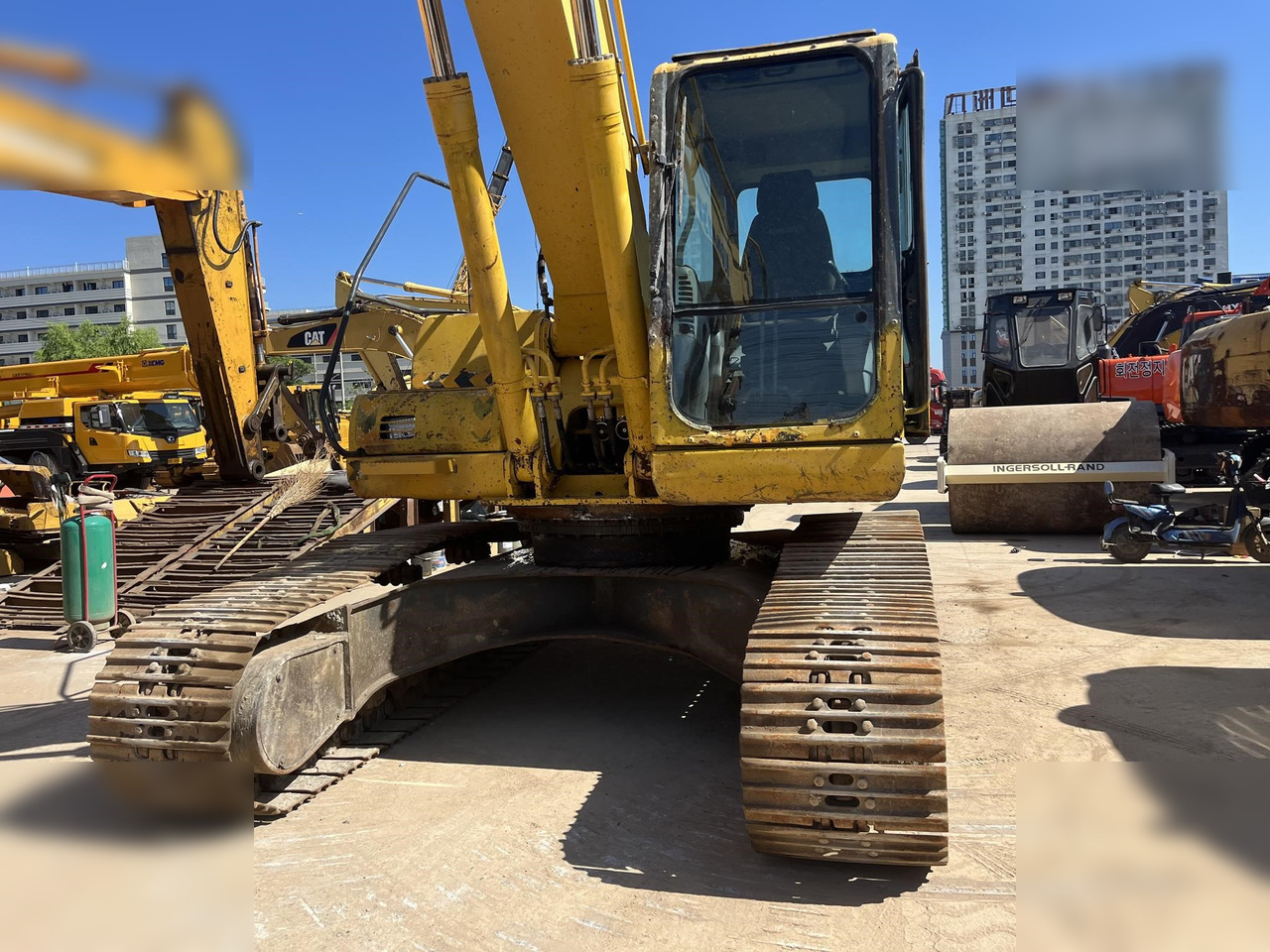 KOMATSU PC220-7 - Crawler excavator: picture 5 KOMATSU PC220-7 - Crawler excavator: picture 5