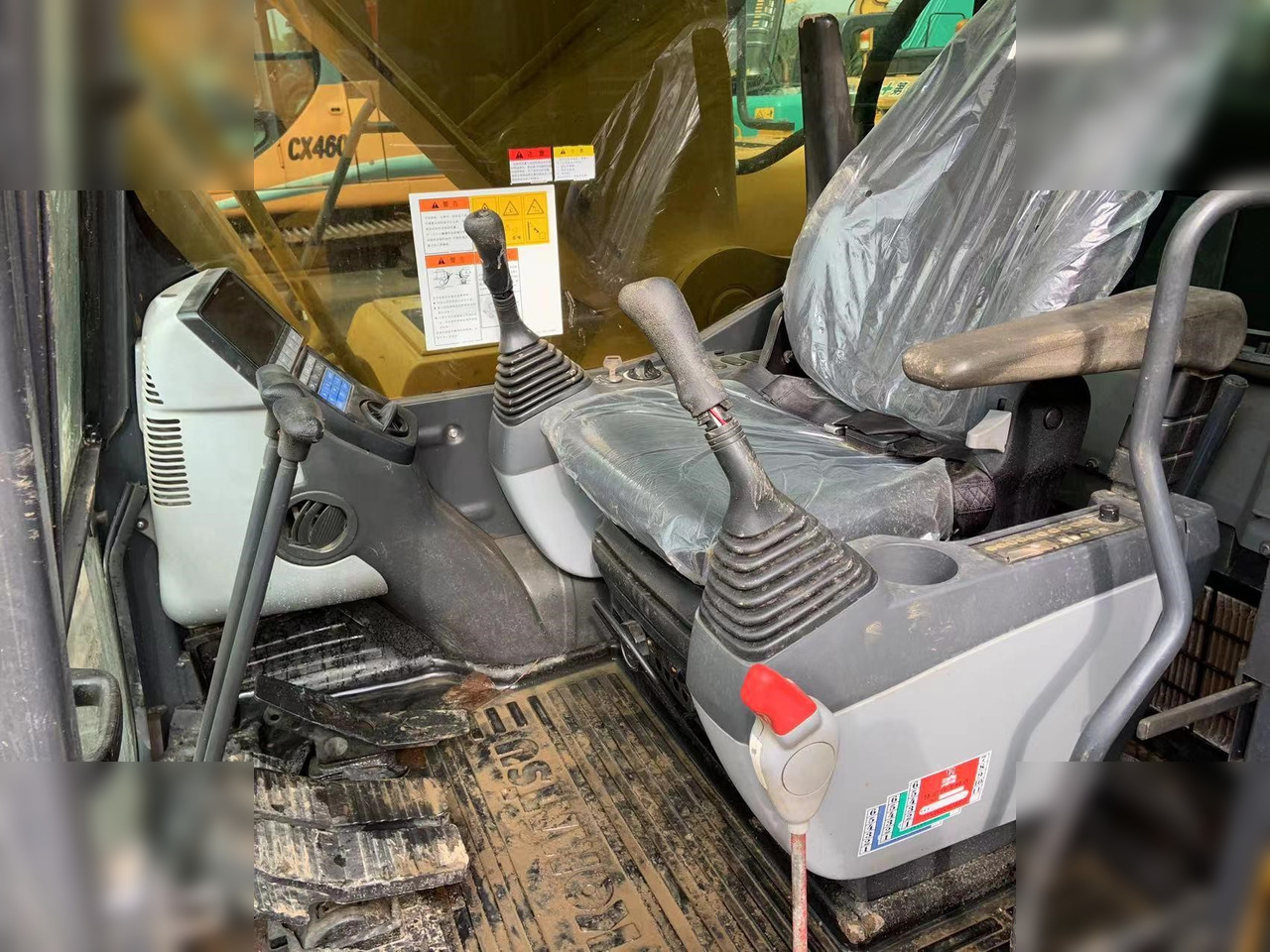 Crawler excavator KOMATSU PC220-8: picture 8