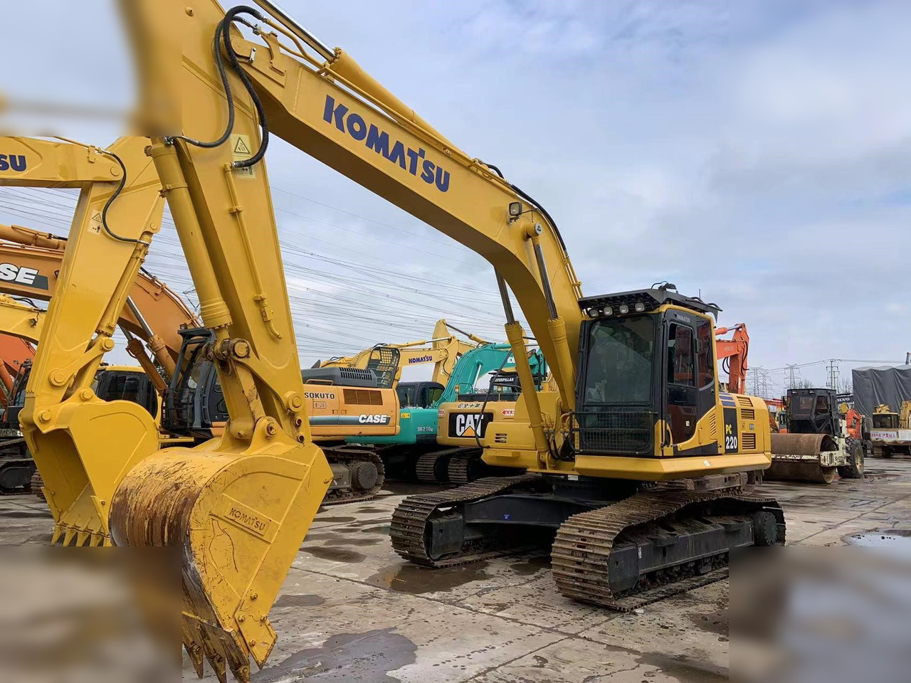 KOMATSU PC220-8 - Crawler excavator: picture 1 KOMATSU PC220-8 - Crawler excavator: picture 1