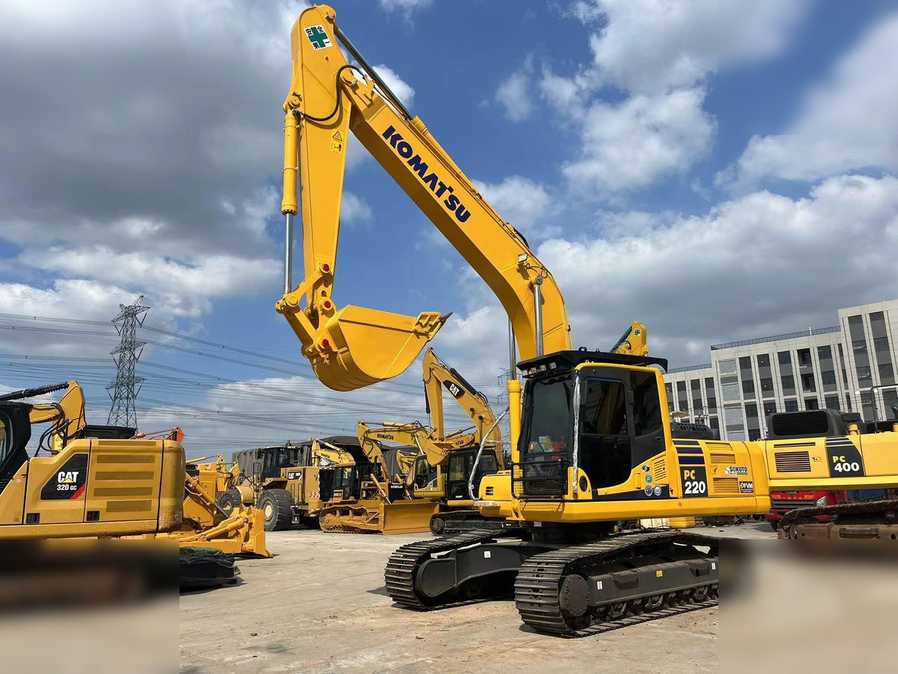 KOMATSU PC220-8 - Crawler excavator: picture 3 KOMATSU PC220-8 - Crawler excavator: picture 3