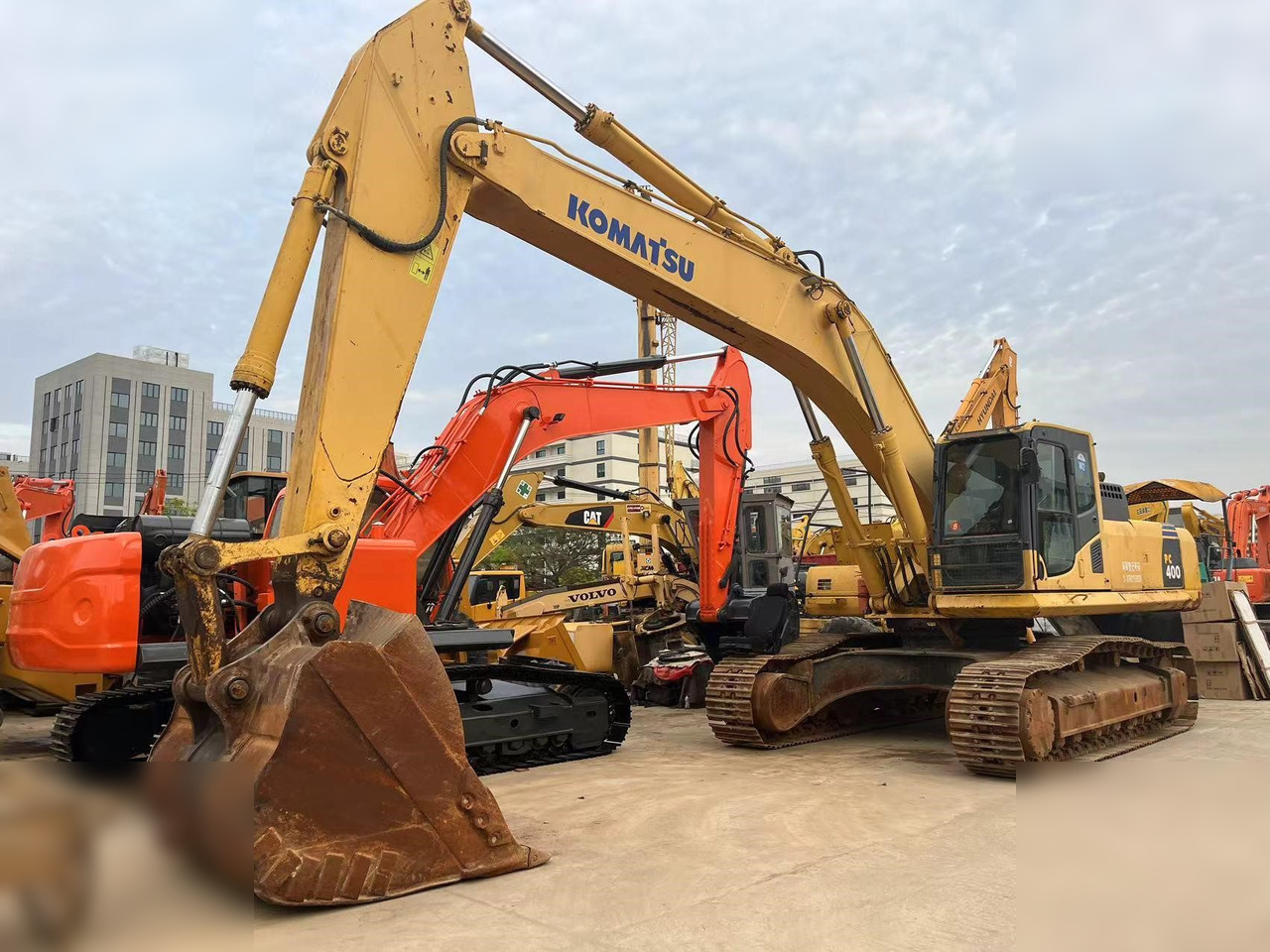 KOMATSU PC400-8 - Crawler excavator: picture 2 KOMATSU PC400-8 - Crawler excavator: picture 2