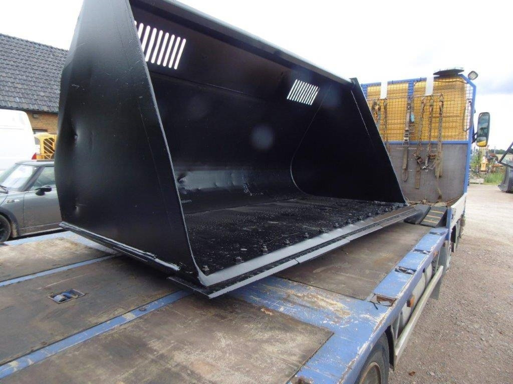 Drivex 5 kubik Passande Volvo L150-220 med bultat skär - Bucket for Construction machinery: picture 1 Drivex 5 kubik Passande Volvo L150-220 med bultat skär - Bucket for Construction machinery: picture 1