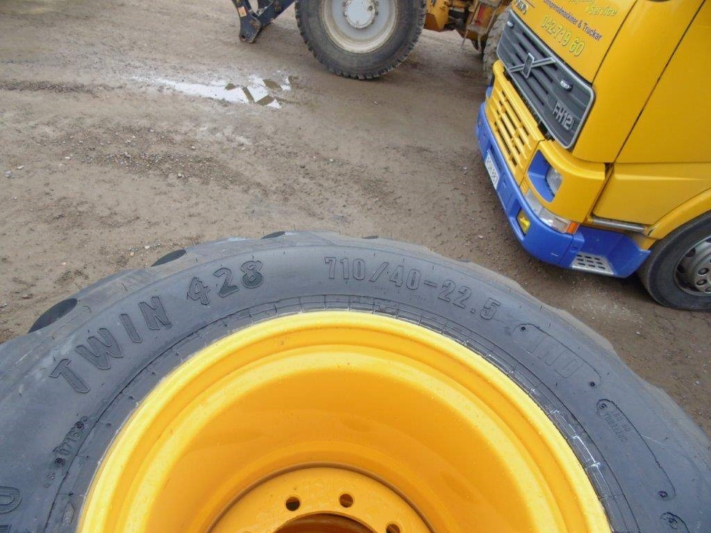 Trelleborg Twin 428 710-40-22,5 med fälg - Wheel and tire package for Other machinery: picture 1 Trelleborg Twin 428 710-40-22,5 med fälg - Wheel and tire package for Other machinery: picture 1