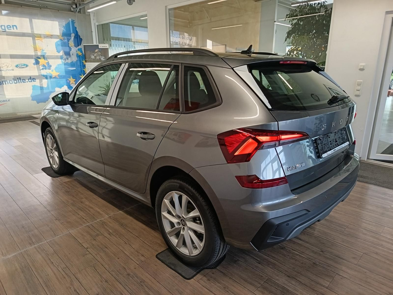 Skoda Kamiq 130 Jahre 1,5TSI DSG*AHK*ACC*LED*R-KAM*PDC - SUV: picture 4 Skoda Kamiq 130 Jahre 1,5TSI DSG*AHK*ACC*LED*R-KAM*PDC - SUV: picture 4