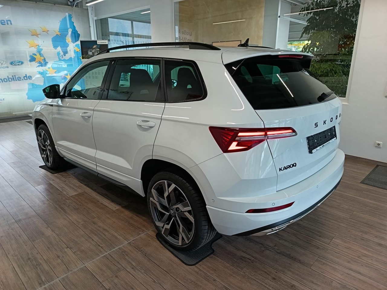 Skoda Karoq Sportline 1,5 TSI DSG*AHK*PSD*STD.HZG*NAVI - SUV: picture 4 Skoda Karoq Sportline 1,5 TSI DSG*AHK*PSD*STD.HZG*NAVI - SUV: picture 4
