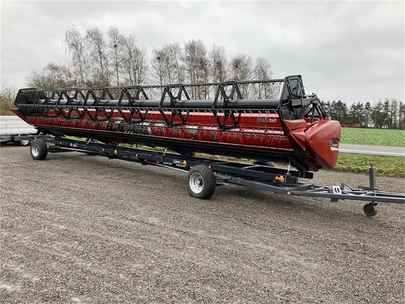 Case IH Axial Flow 8240 - Combine harvester: picture 2 Case IH Axial Flow 8240 - Combine harvester: picture 2
