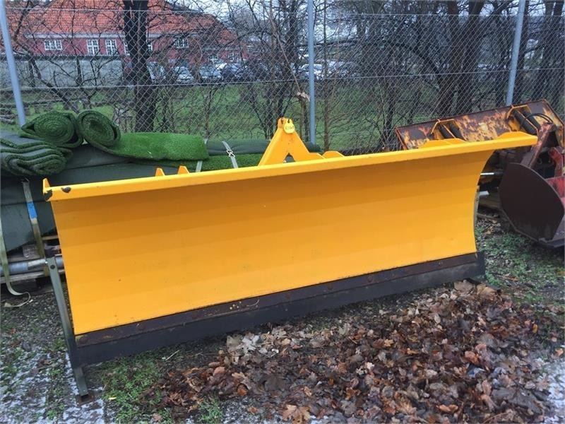 FM 2,5M - Snow plough for Agricultural machinery: picture 1 FM 2,5M - Snow plough for Agricultural machinery: picture 1