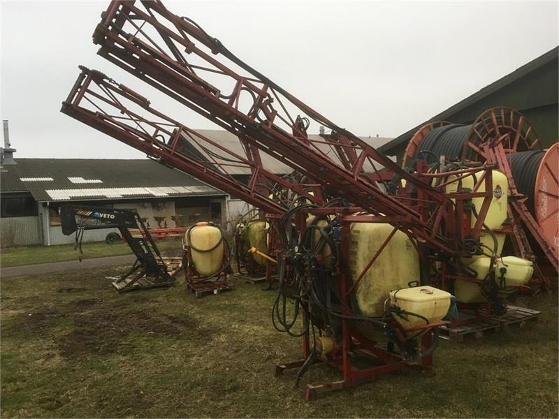 Hardi LHY 1000 / 16/361 Incl. fronttank - Trailed sprayer: picture 1 Hardi LHY 1000 / 16/361 Incl. fronttank - Trailed sprayer: picture 1