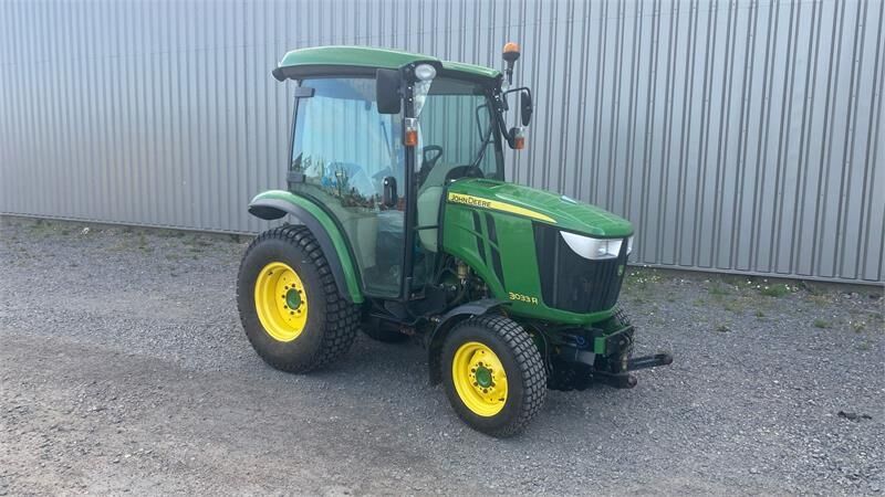 John Deere 3033 R - Municipal tractor: picture 2 John Deere 3033 R - Municipal tractor: picture 2