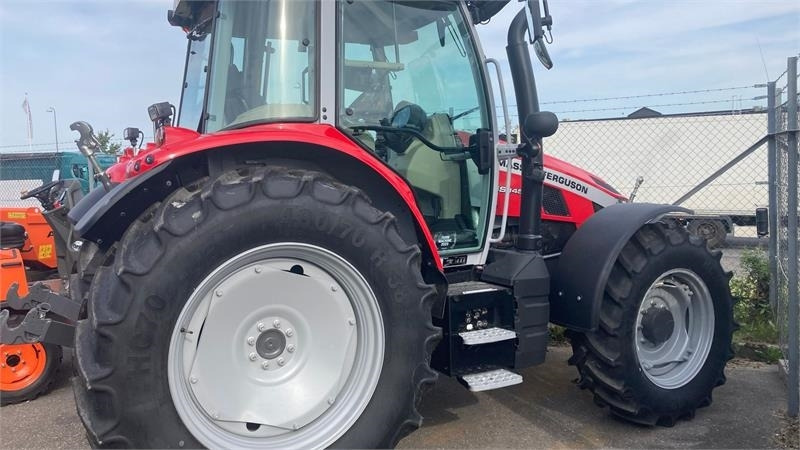 Massey Ferguson 5S.145 Exclusive Dyna-6 Exclusive  - Farm tractor: picture 4 Massey Ferguson 5S.145 Exclusive Dyna-6 Exclusive  - Farm tractor: picture 4