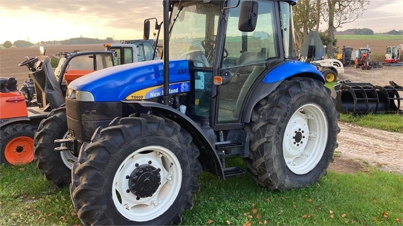 New Holland TD90D - Farm tractor: picture 1 New Holland TD90D - Farm tractor: picture 1