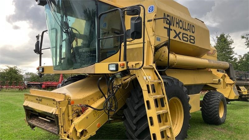 New Holland TX68 - Combine harvester: picture 1 New Holland TX68 - Combine harvester: picture 1