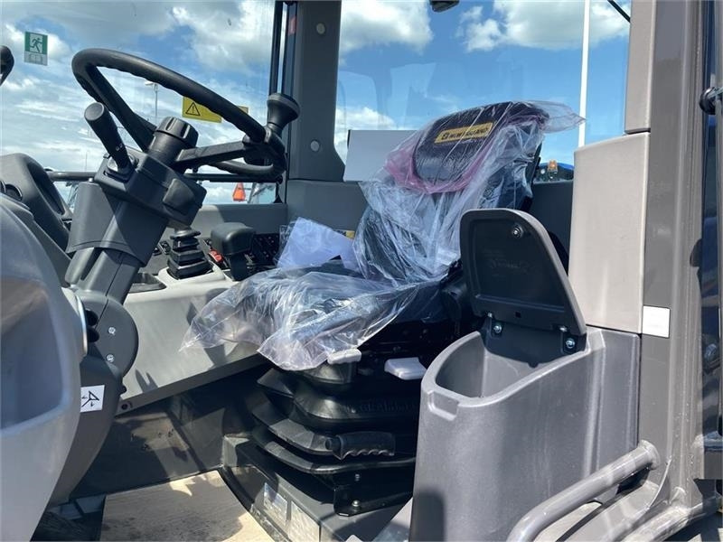 New Holland W80C ZR-HS Long Reach - High Speed - Wheel loader: picture 5 New Holland W80C ZR-HS Long Reach - High Speed - Wheel loader: picture 5