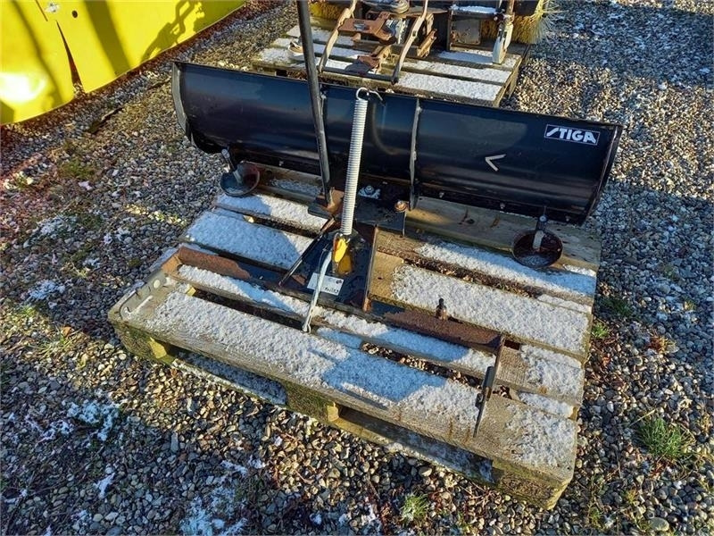 - - - Stiga 120 Cm til Stiga Park. - Snow plough for Agricultural machinery: picture 3 - - - Stiga 120 Cm til Stiga Park. - Snow plough for Agricultural machinery: picture 3