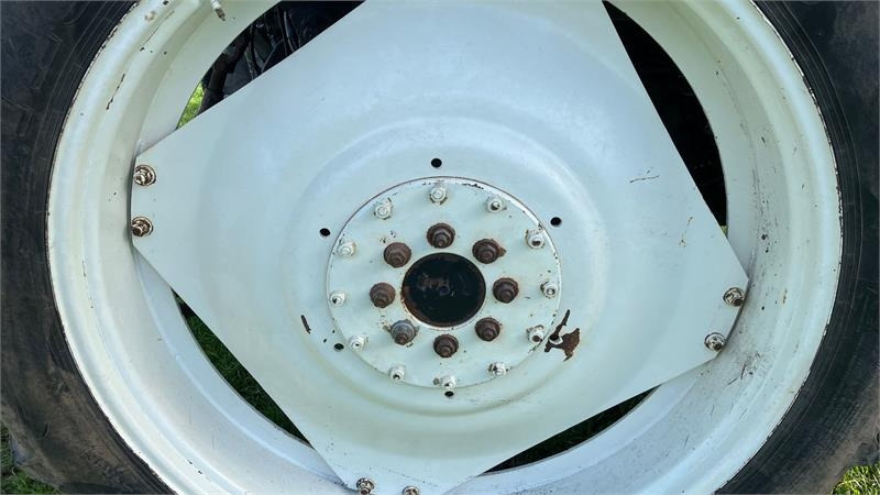 Taurus 270/95R32 - 300/95R46 - Tire for Agricultural machinery: picture 2 Taurus 270/95R32 - 300/95R46 - Tire for Agricultural machinery: picture 2