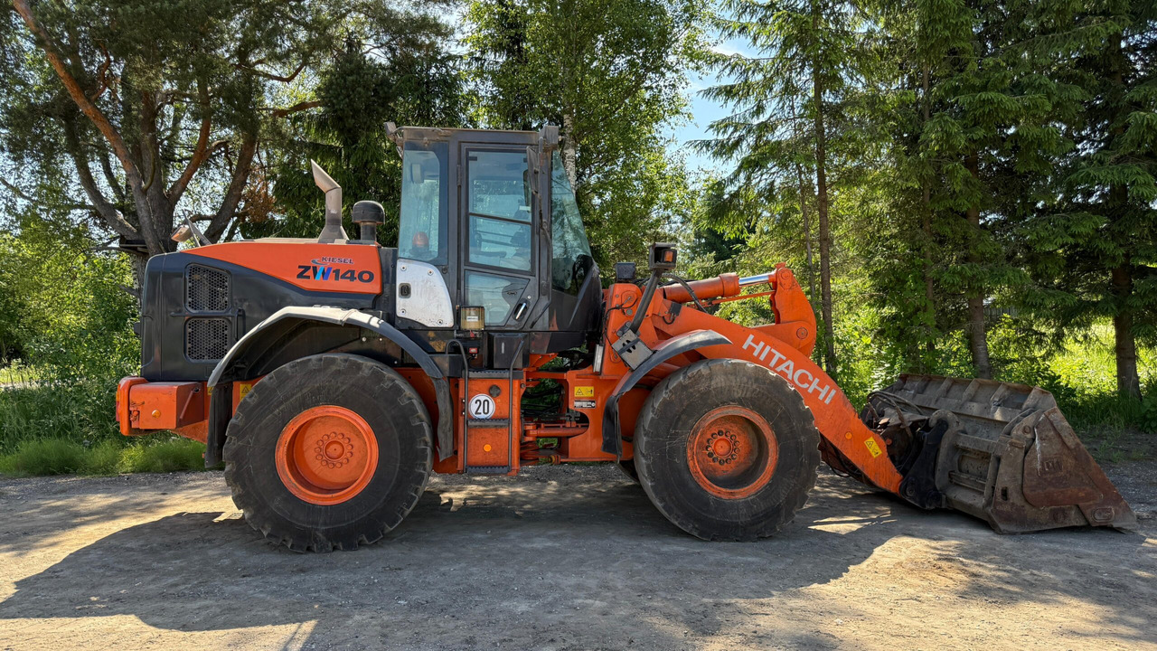 Hitachi ZW140 - Wheel loader: picture 5 Hitachi ZW140 - Wheel loader: picture 5