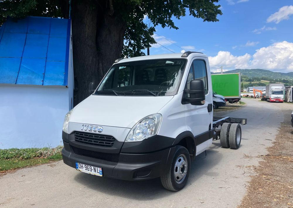 Iveco DAILY 35C13 ramo do zabudowy kiper wywrotka - Cab chassis truck: picture 1 Iveco DAILY 35C13 ramo do zabudowy kiper wywrotka - Cab chassis truck: picture 1