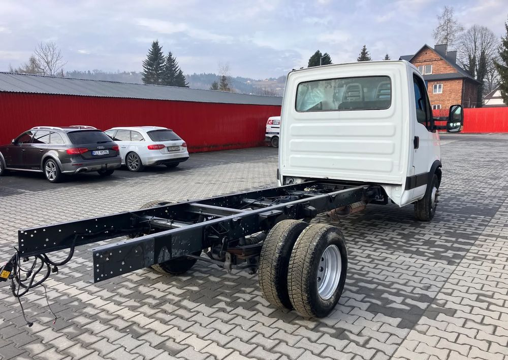 Iveco DAILY 70C17 RAMO DO ZABUDOWY,super stan - Cab chassis truck: picture 3 Iveco DAILY 70C17 RAMO DO ZABUDOWY,super stan - Cab chassis truck: picture 3