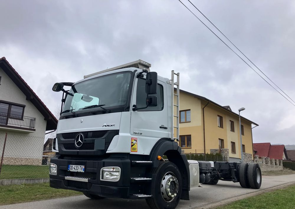 Mercedes-Benz Mercedes Axor 1829  Rama do zabudowy kiper beczka hakowiec laweta - Cab chassis truck: picture 2 Mercedes-Benz Mercedes Axor 1829  Rama do zabudowy kiper beczka hakowiec laweta - Cab chassis truck: picture 2