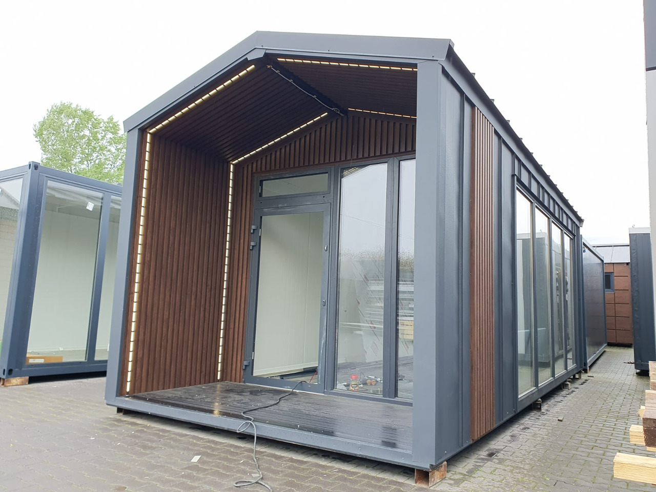 IDEX Premium Commercial Container Unit – Modern, Durable & Ready to Customize! Container with Terrace - Construction container: picture 1 IDEX Premium Commercial Container Unit – Modern, Durable & Ready to Customize! Container with Terrace - Construction container: picture 1