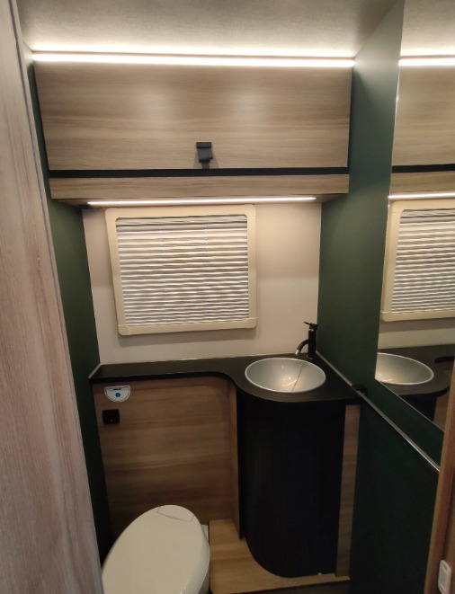 New Camper van RIMOR Rimor KILIG 95 Plus NEW Retrofitted 5 Passenger Winter Camera Navigation: picture 19