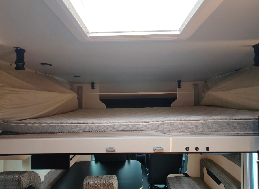 New Camper van RIMOR Rimor KILIG 95 Plus NEW Retrofitted 5 Passenger Winter Camera Navigation: picture 25