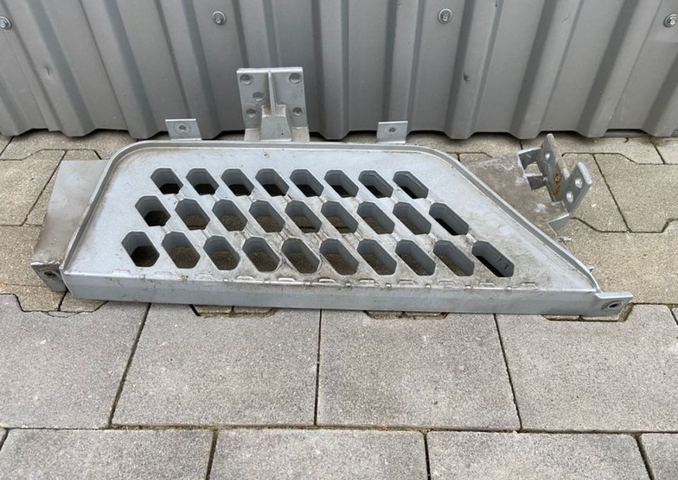 Stopień Volvo FH 4 euro 6 nakładka stopnia - Footstep for Truck: picture 1 Stopień Volvo FH 4 euro 6 nakładka stopnia - Footstep for Truck: picture 1